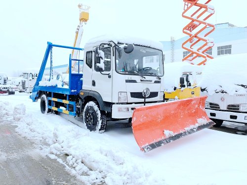 东风T3摆臂垃圾车带推雪铲设备