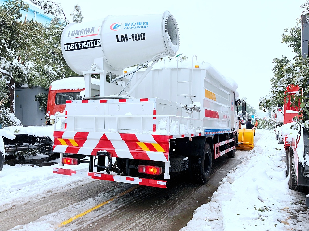 东风天锦多功能抑尘除雪车